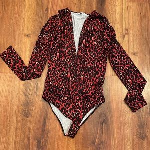 Zara sz. Sm Red & Black print Bodysuit